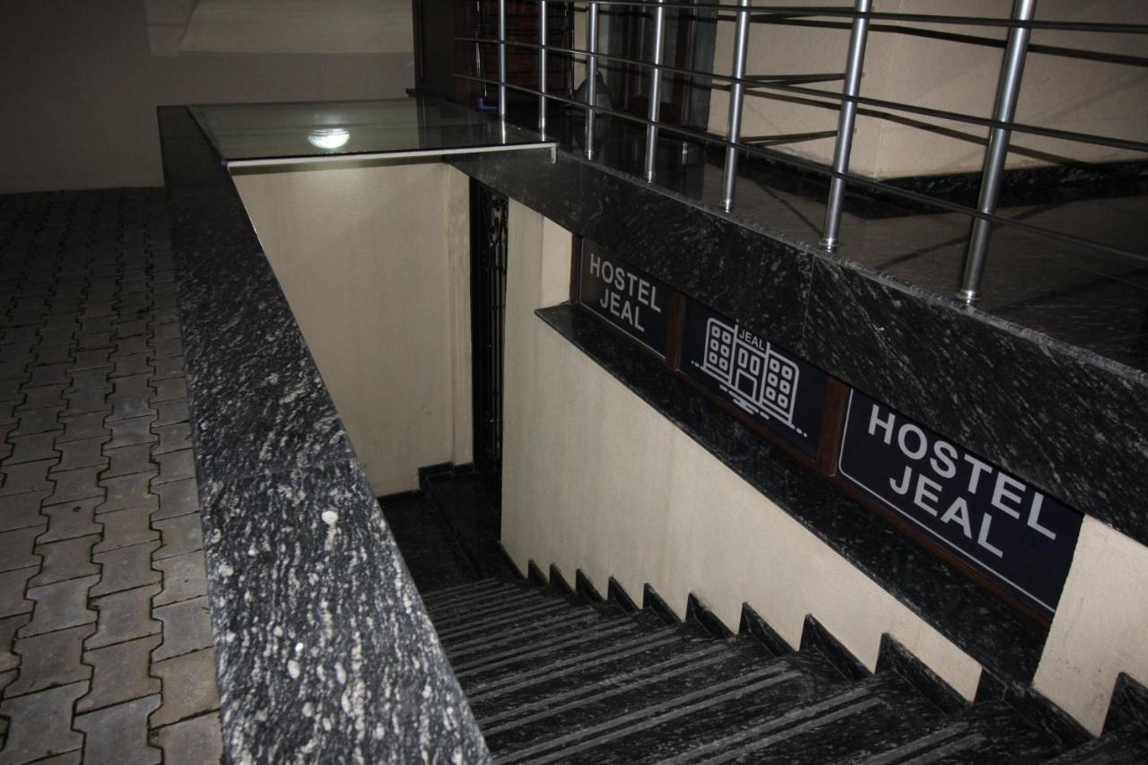 Hostel Jeal Batumi Eksteriør billede