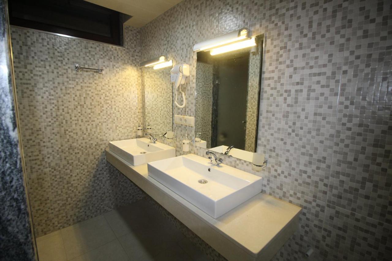 Hostel Jeal Batumi Eksteriør billede