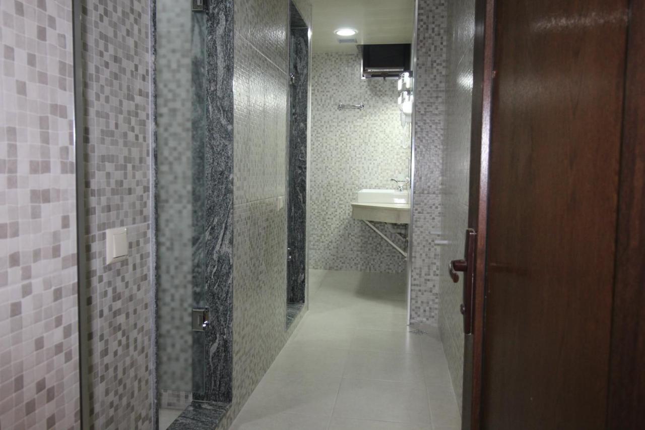 Hostel Jeal Batumi Eksteriør billede
